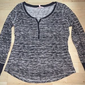 GRAY VICTORIAS SECRET SLEEP SHIRT